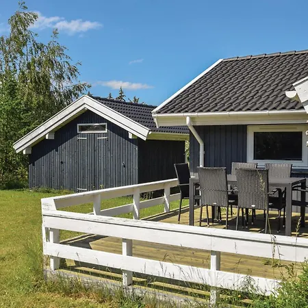 Vakantiehuis Three-bedroom In *